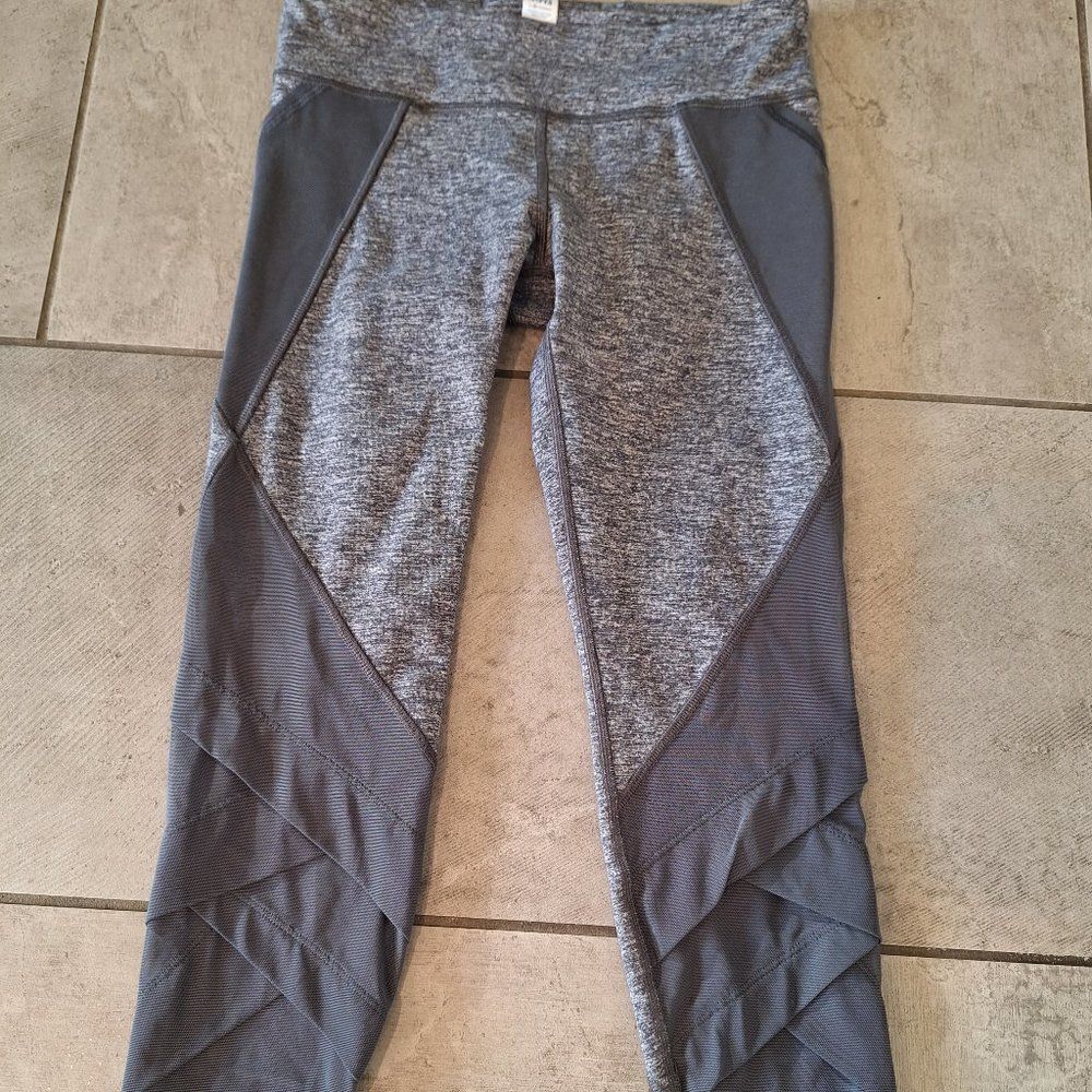 Ivivva by lululemon  Crop‎ Leggings size 12 /2